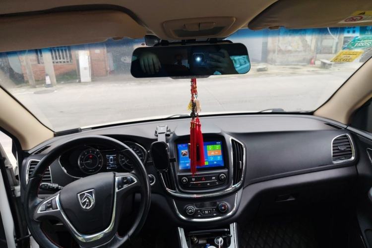 Used Baojun 560 2015 1.8L manual luxury version Center Console
