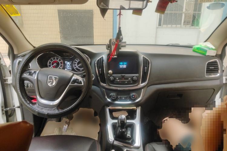 Used Baojun 560 2015 1.8L manual luxury version Center Console