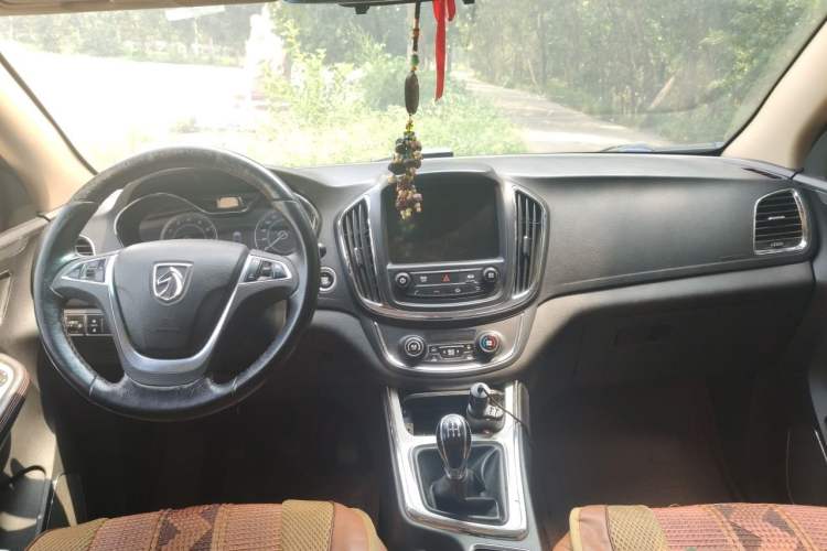 Used Baojun 560 2015 1.8L manual luxury version Center Console