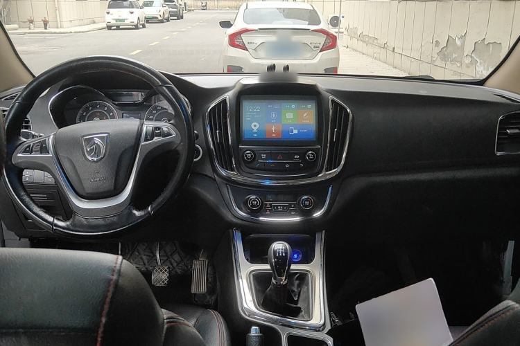 Used Baojun 560 2015 1.8L manual luxury version Center Console