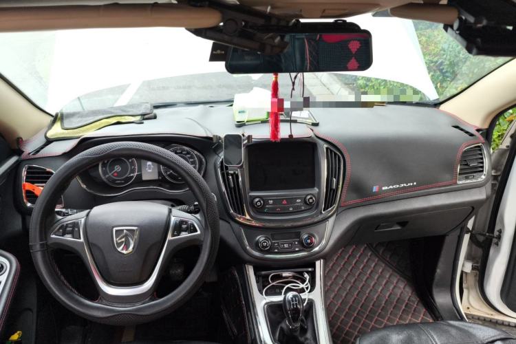 Used Baojun 560 2015 1.8L manual luxury version Center Console
