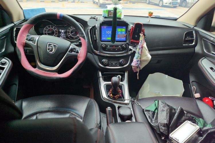 Used Baojun 560 2015 1.8L manual luxury version Center Console