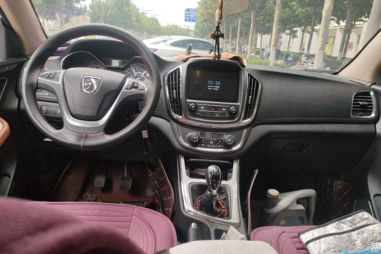 Used Baojun 560 2015 1.8L Manual Elite Edition Center Console