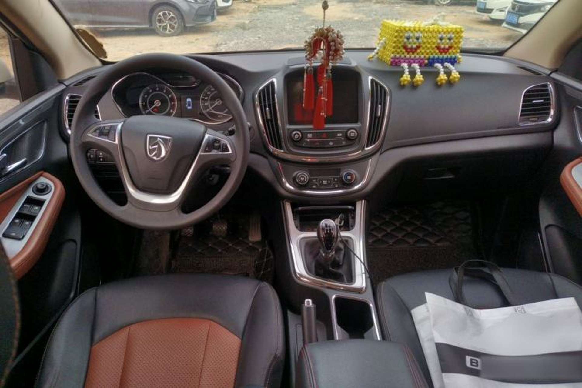 Used Baojun 560 2015 1.8L Manual Elite Edition Center Console
