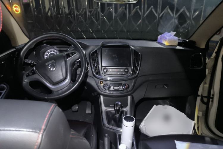 Used Baojun 560 2015 1.8L manual luxury version Center Console