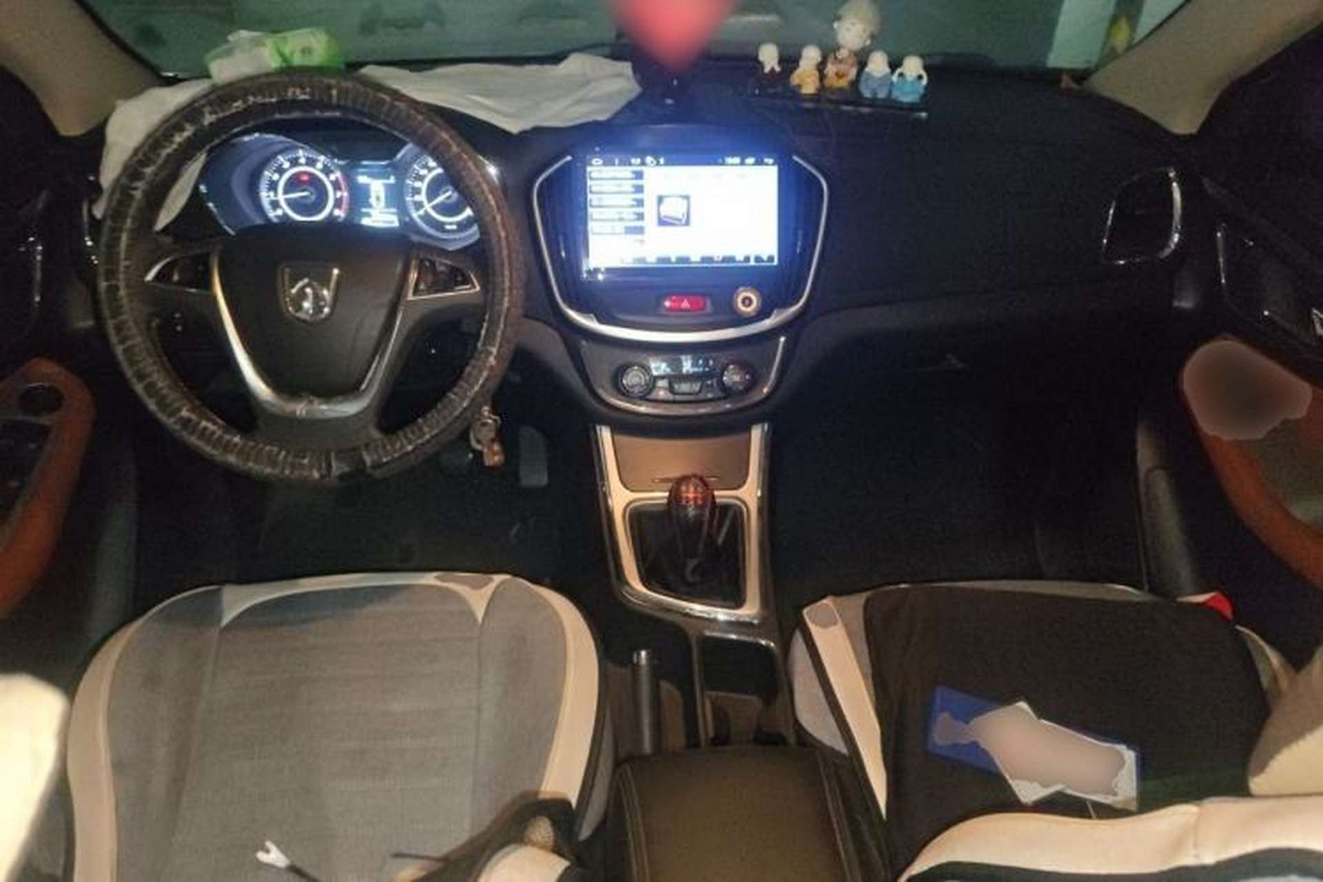 Used Baojun 560 2015 1.8L Manual Elite Edition Center Console
