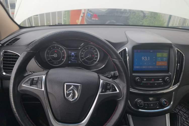 Used Baojun 560 2015 1.8L manual luxury version Center Console