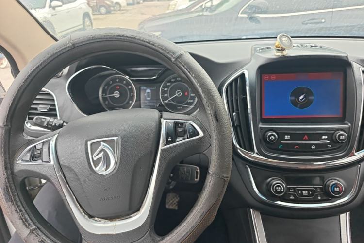 Used Baojun 560 2015 1.8L Manual Elite Edition Center Console