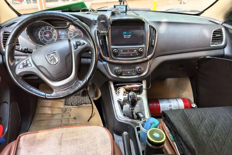 Used Baojun 560 2015 1.8L manual luxury version Center Console