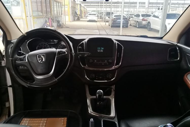Used Baojun 560 2015 1.8L Manual Elite Edition Center Console