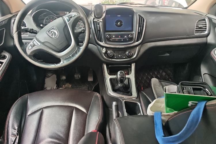 Used Baojun 560 2015 1.8L manual luxury version Center Console