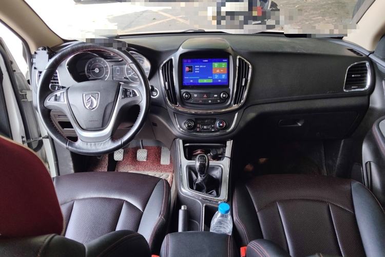 Used Baojun 560 2015 1.8L manual luxury version Center Console