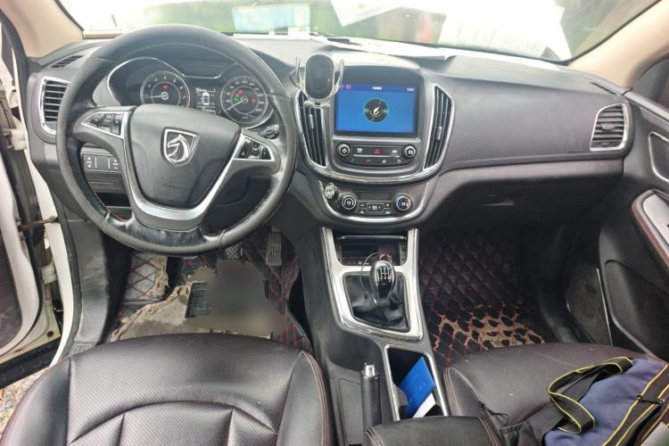 Used Baojun 560 2015 1.8L manual luxury version Center Console