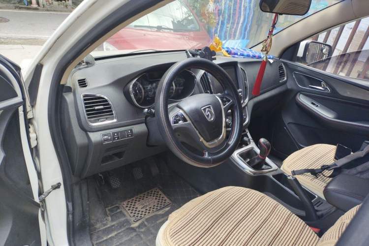 Used Baojun 560 2015 1.8L manual luxury version Center Console