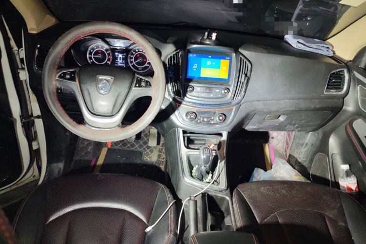 Used Baojun 560 2015 1.8L manual luxury version Center Console
