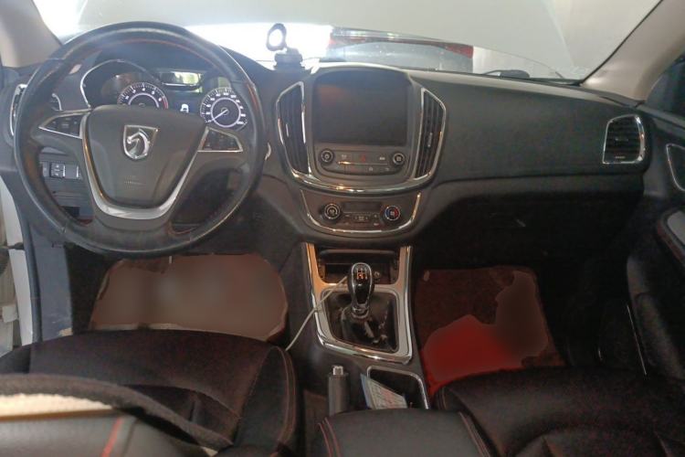 Used Baojun 560 2015 1.8L manual luxury version Center Console