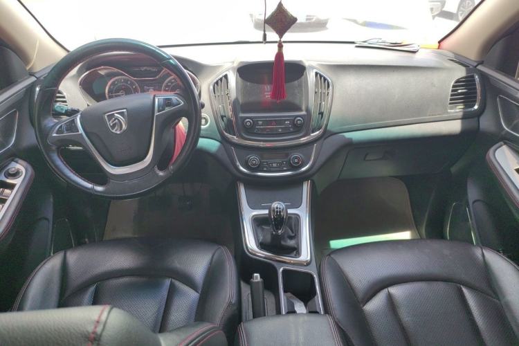 Used Baojun 560 2015 1.8L manual luxury version Center Console