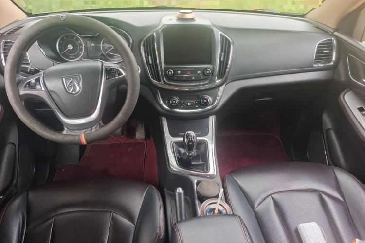 Used Baojun 560 2015 1.8L manual luxury version Center Console