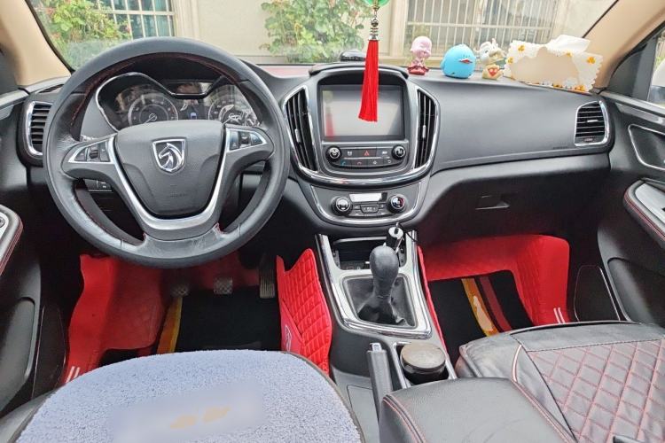 Used Baojun 560 2015 1.8L manual luxury version Center Console
