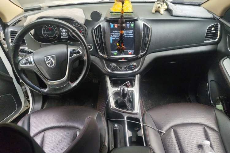 Used Baojun 560 2015 1.8L manual luxury version Center Console