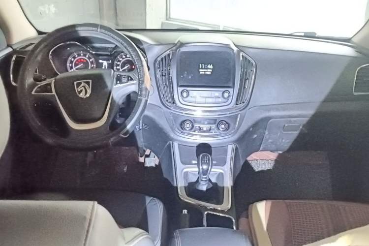 Used Baojun 560 2015 1.8L Manual Elite Edition Center Console