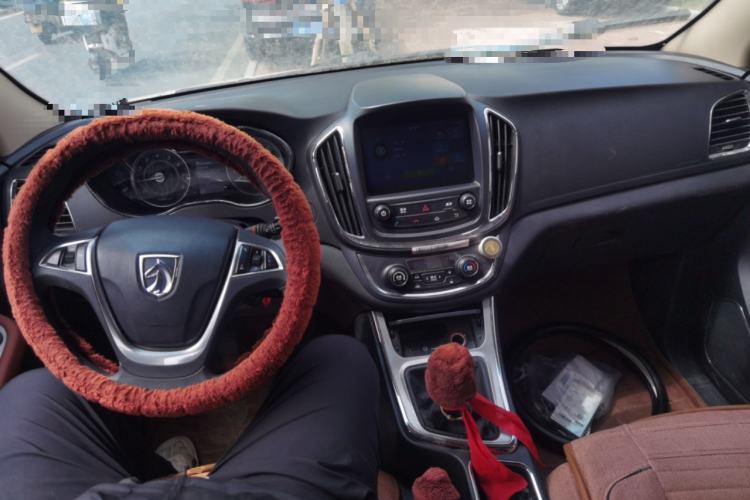 Used Baojun 560 2015 1.8L Manual Elite Edition Center Console
