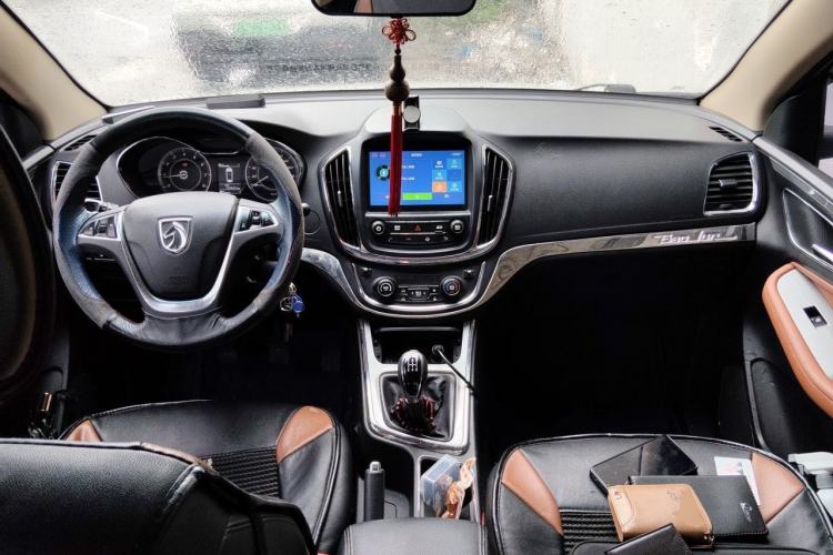 Used Baojun 560 2015 1.8L Manual Elite Edition Center Console