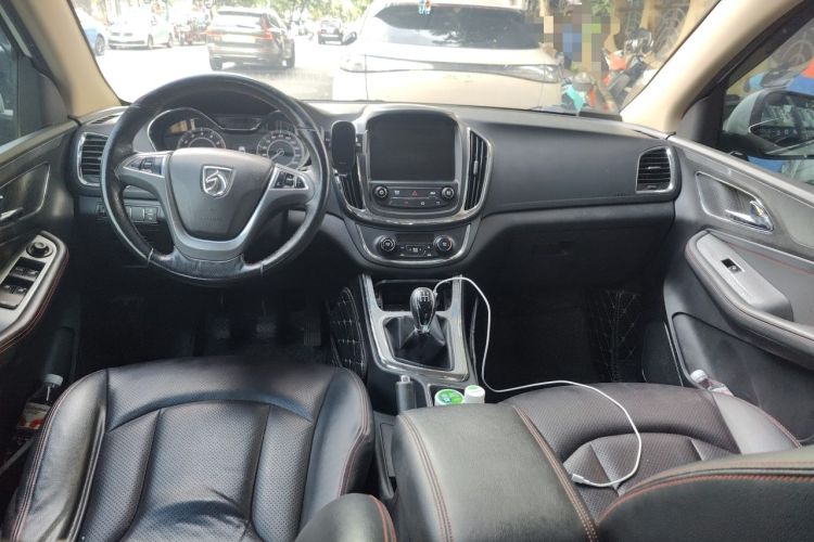 Used Baojun 560 2015 1.8L manual luxury version Center Console