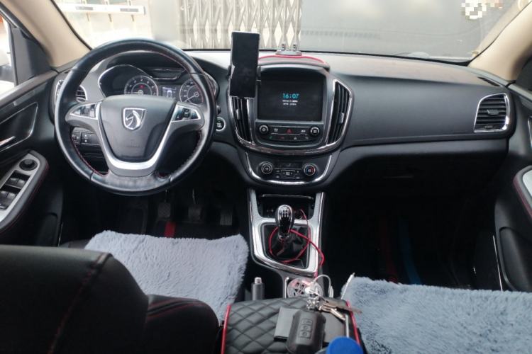 Used Baojun 560 2015 1.8L manual luxury version Center Console