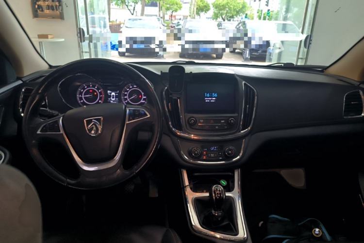 Used Baojun 560 2015 1.8L manual luxury version Center Console