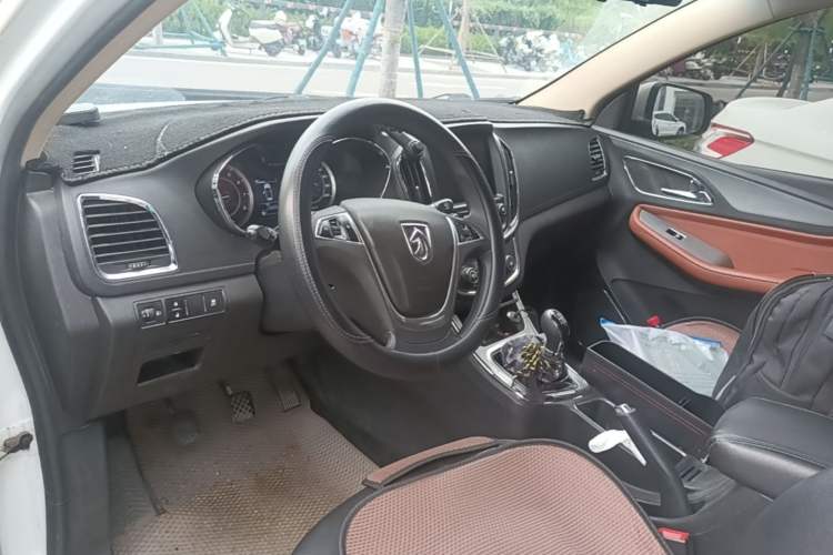 Used Baojun 560 2015 1.8L Manual Elite Edition Center Console