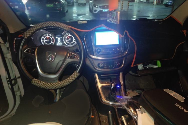Used Baojun 560 2015 1.8L Manual Elite Edition Center Console