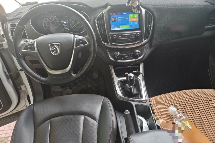 Used Baojun 560 2015 1.8L manual luxury version Center Console