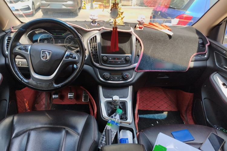 Used Baojun 560 2015 1.8L manual luxury version Center Console