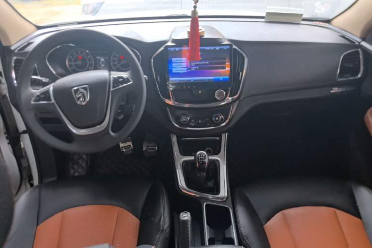 Used Baojun 560 2015 1.8L Manual Elite Edition Center Console