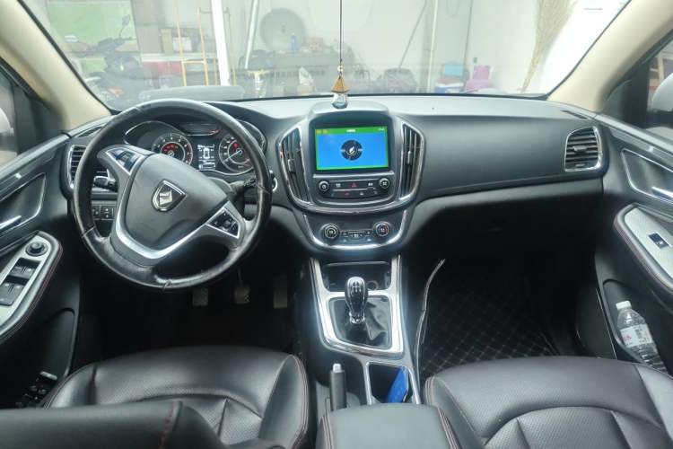 Used Baojun 560 2015 1.8L manual luxury version Center Console
