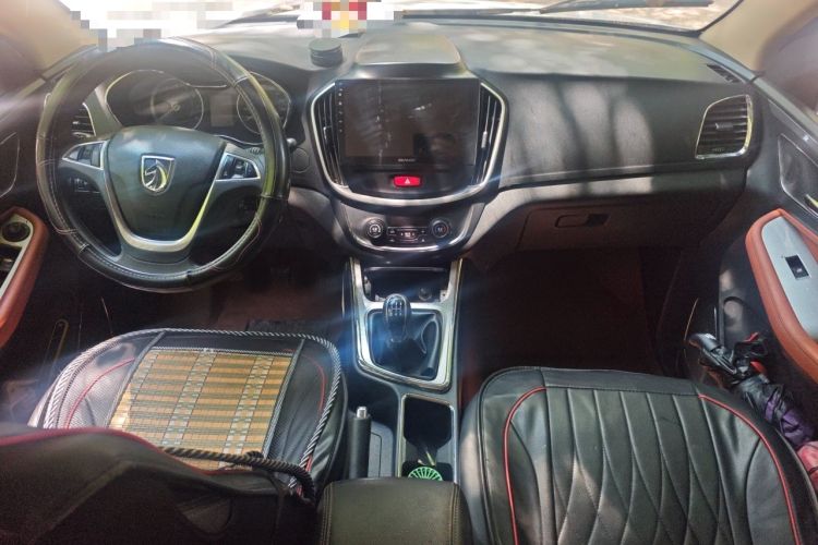 Used Baojun 560 2015 1.8L Manual Elite Edition Center Console