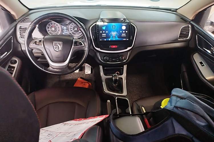 Used Baojun 560 2015 1.8L manual luxury version Center Console
