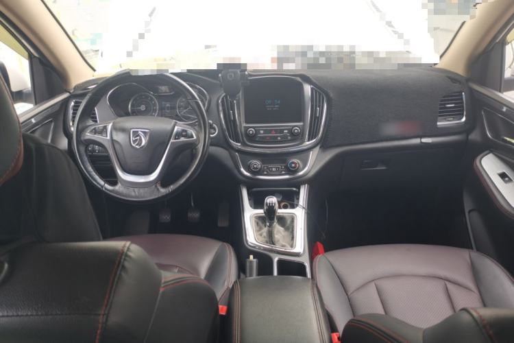Used Baojun 560 2015 1.8L manual luxury version Center Console