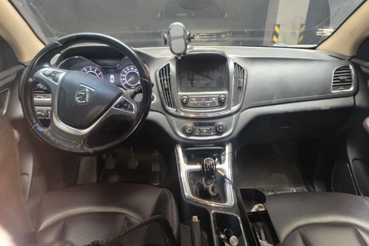 Used Baojun 560 2015 1.8L manual luxury version Center Console