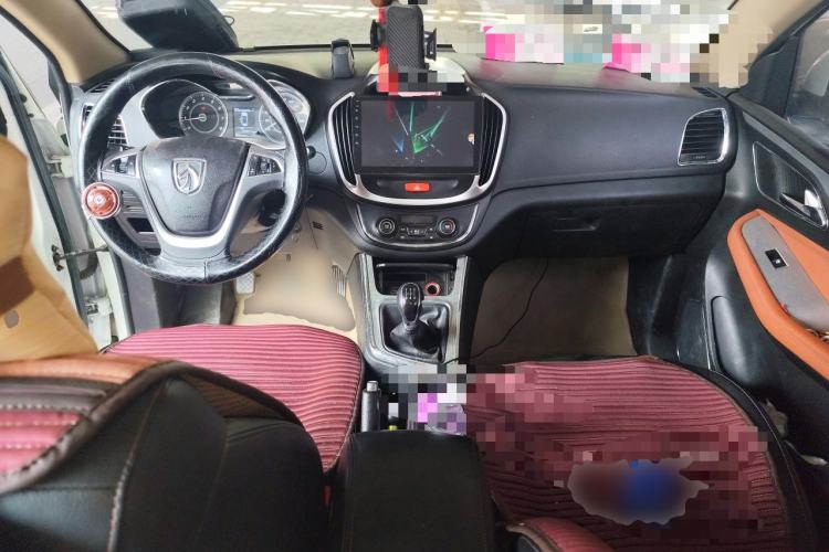 Used Baojun 560 2015 1.8L Manual Elite Edition Center Console