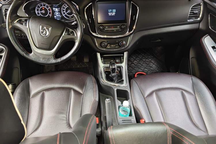 Used Baojun 560 2015 1.8L manual luxury version Center Console