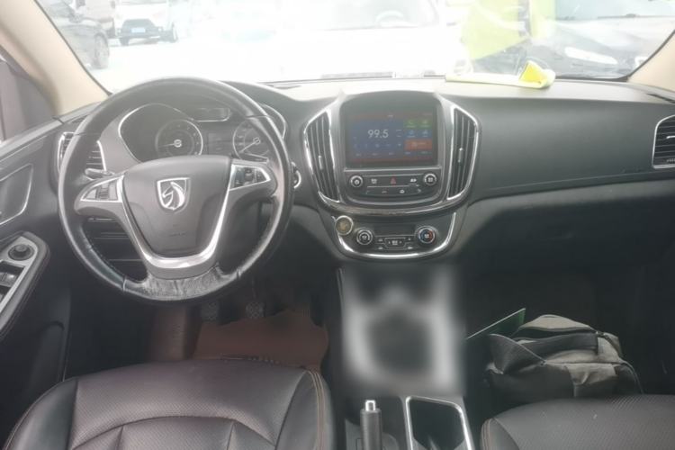 Used Baojun 560 2015 1.8L manual luxury version Center Console