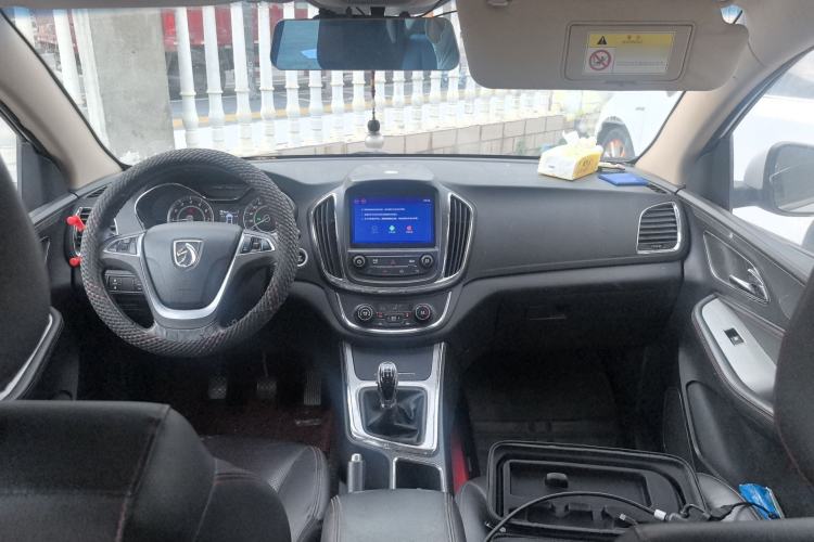 Used Baojun 560 2015 1.8L manual luxury version Center Console