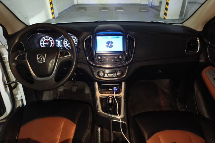 Used Baojun 560 2015 1.8L Manual Elite Edition Center Console