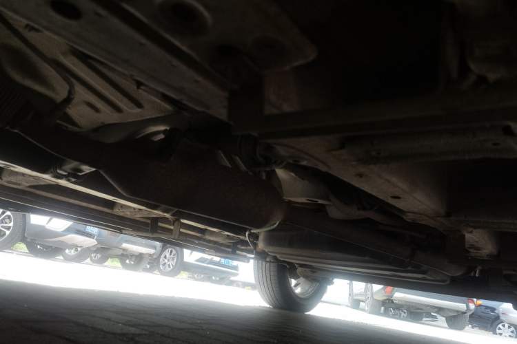 Used Baojun 560 2015 1.8L manual Comfort trim level Chassis Front Left
