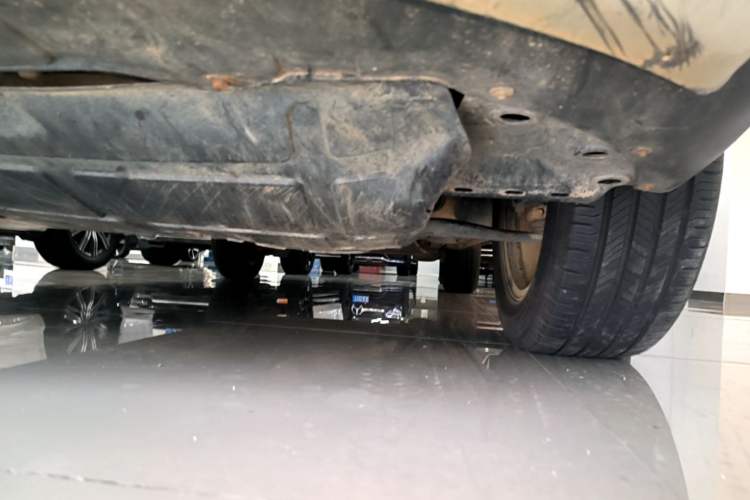 Used Baojun 560 2015 1.8L manual luxury version Chassis Front Left