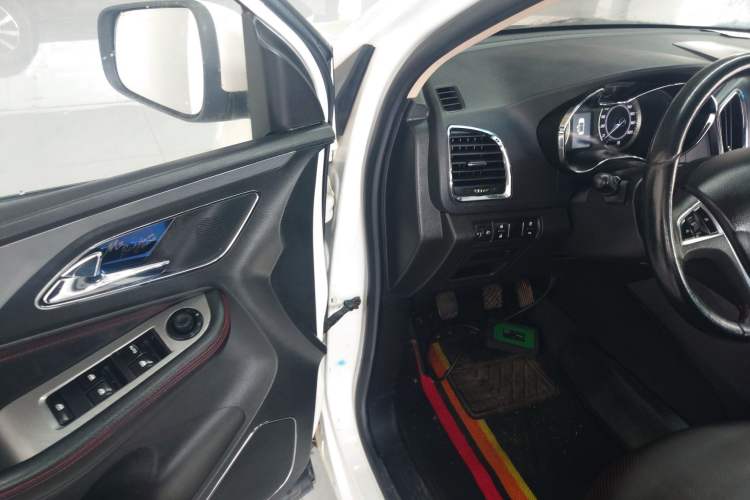 Used Baojun 560 2015 1.8L manual luxury version Driver Seat