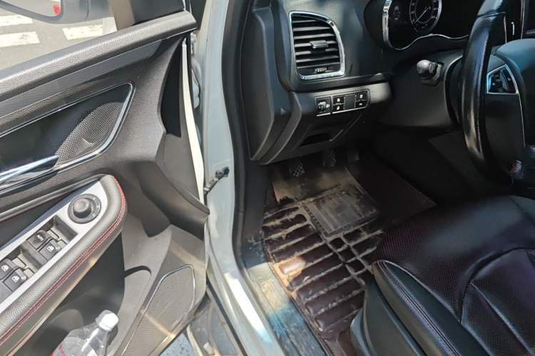 Used Baojun 560 2015 1.8L manual luxury version Driver Seat