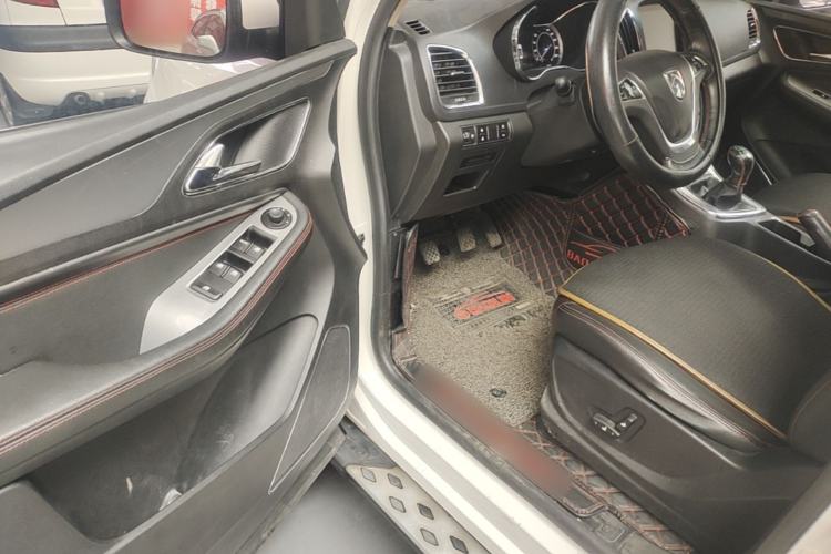 Used Baojun 560 2015 1.8L manual luxury version Driver Seat